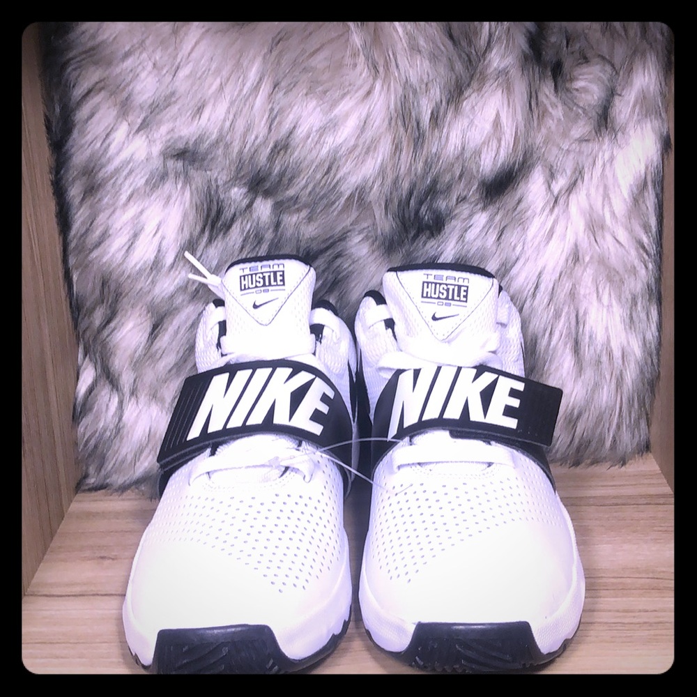 New Nike Team Hustle D 8